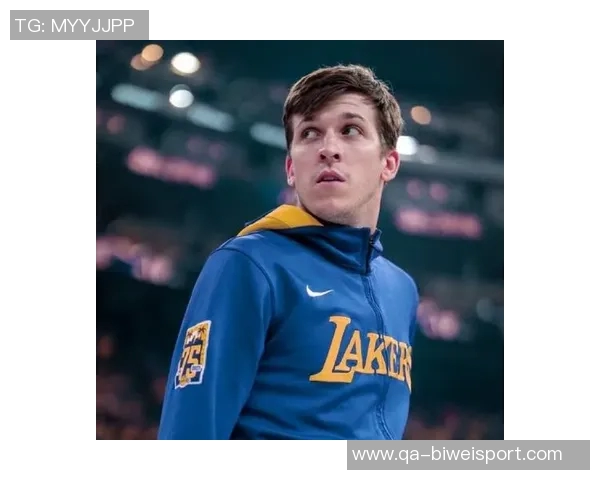 夸梅质疑富保罗言论为何用冠军标准衡量湖人新星里夫斯表现